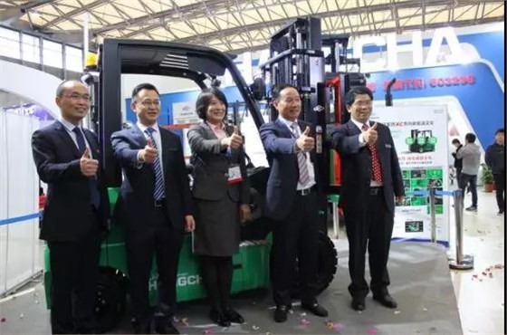 杭叉集團XC系列新能源叉車發布會現場5