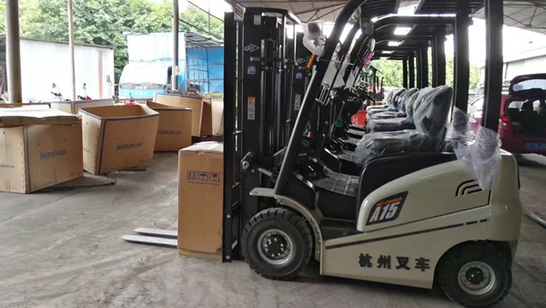 杭州叉車：電動叉車安全性高，但也要注意…