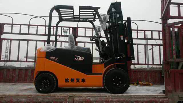 杭州叉車丨叉車應如何避免與貨架發生碰撞? 杭州叉車丨叉車應如何避免與貨架發生碰撞?