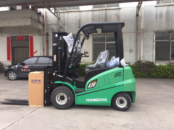 杭州叉車丨震驚！電動叉車蓄電池的損害竟源于快速充電