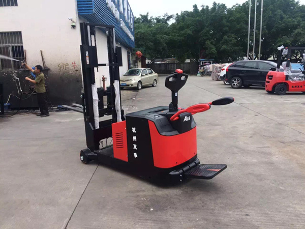 電動(dòng)堆高車