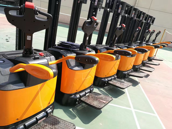 杭州叉車：電動堆高車多少錢一臺？