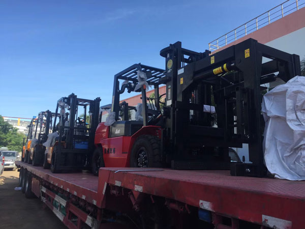 內燃叉車，暑假特賣場，只缺你的買買買！