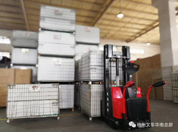 杭叉電動(dòng)堆高車