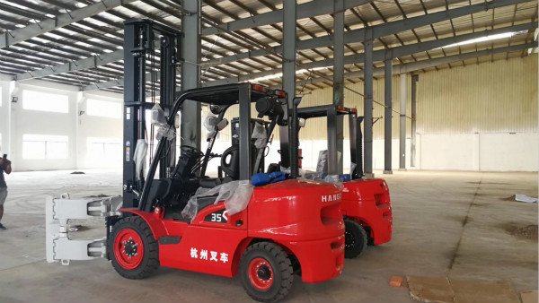 杭叉,您身邊的叉車屬具定制專家,想要的趕緊看過來啦! 杭叉,您身邊的叉車屬具定制專家,想要的趕緊看過來啦!