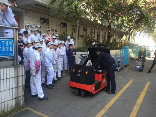 杭叉助力汽車行業:電動叉車和牽引車取長補短,共提效率! 杭叉助力汽車行業:電動叉車和牽引車取長補短,共提效率!