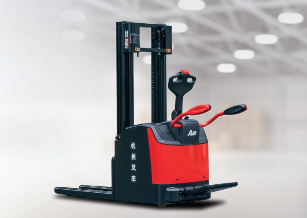 關(guān)注叉車的你,了解電動堆高車嗎? 關(guān)注叉車的你,了解電動堆高車嗎?