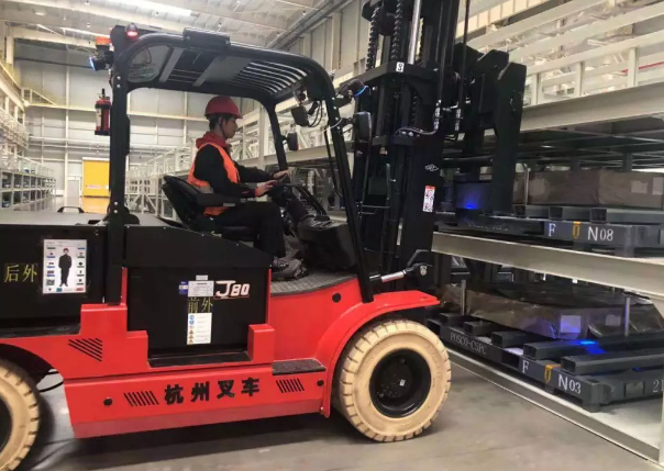 又一批!因為質量真的很好,杭叉的電動叉車賣的很火爆! 又一批!因為質量真的很好,杭叉的電動叉車賣的很火爆!