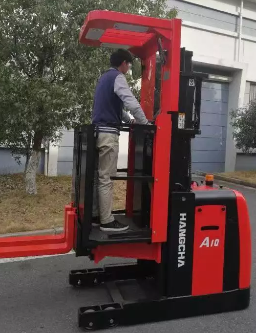 杭叉中位揀選車