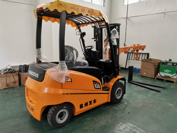 【叉車保養小知識】叉車電池怎樣加水才正確? 【叉車保養小知識】叉車電池怎樣加水才正確?