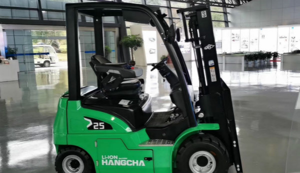 電動叉車買鋰電的還是鉛酸的?當然是鋰電的! 電動叉車買鋰電的還是鉛酸的?當然是鋰電的!
