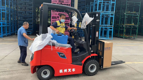 天氣冷了，叉車應該怎么用才正確？